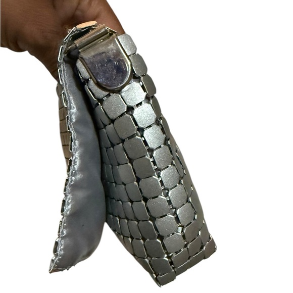 Olga Berg Brushed Silver-Toned Soft Metal Mesh Clutch Shoulder Bag - Picture 7 of 16